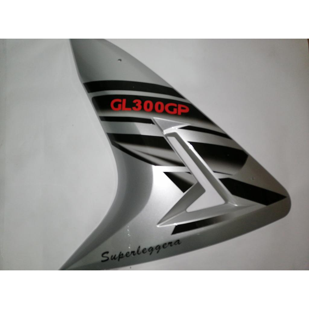 Tapa lateral delantera Izquierda GL300GP Plata